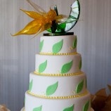 green leaf wedding cake